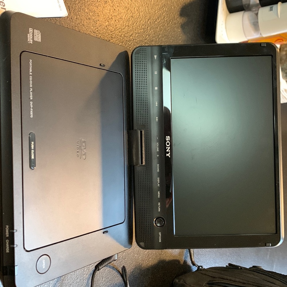 Sony portable CD/DVD player DVP-FX970